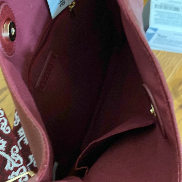 ah• dorned a bag NWT - Picture 6 of 9